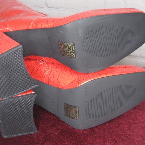 NWOB Discontinued Style Nasty Gal Red Faux Crocodile Square Platform Boots EU39 - Picture 6 of 10